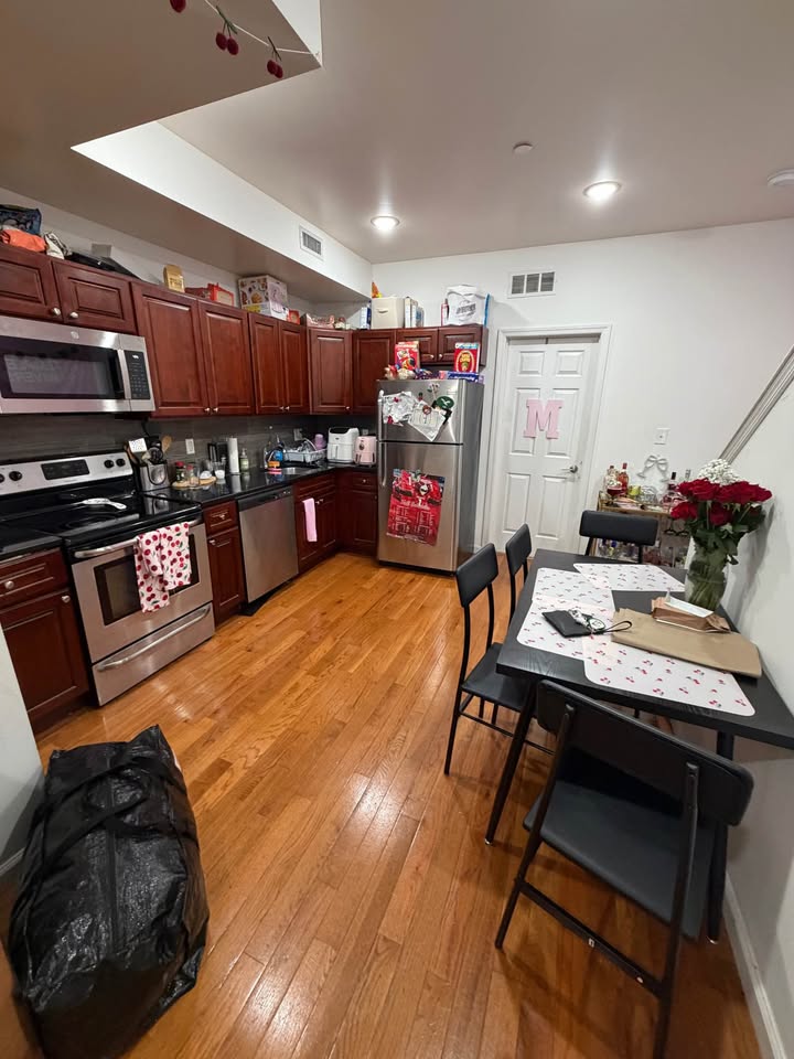 Room in shared apartment near Temple University