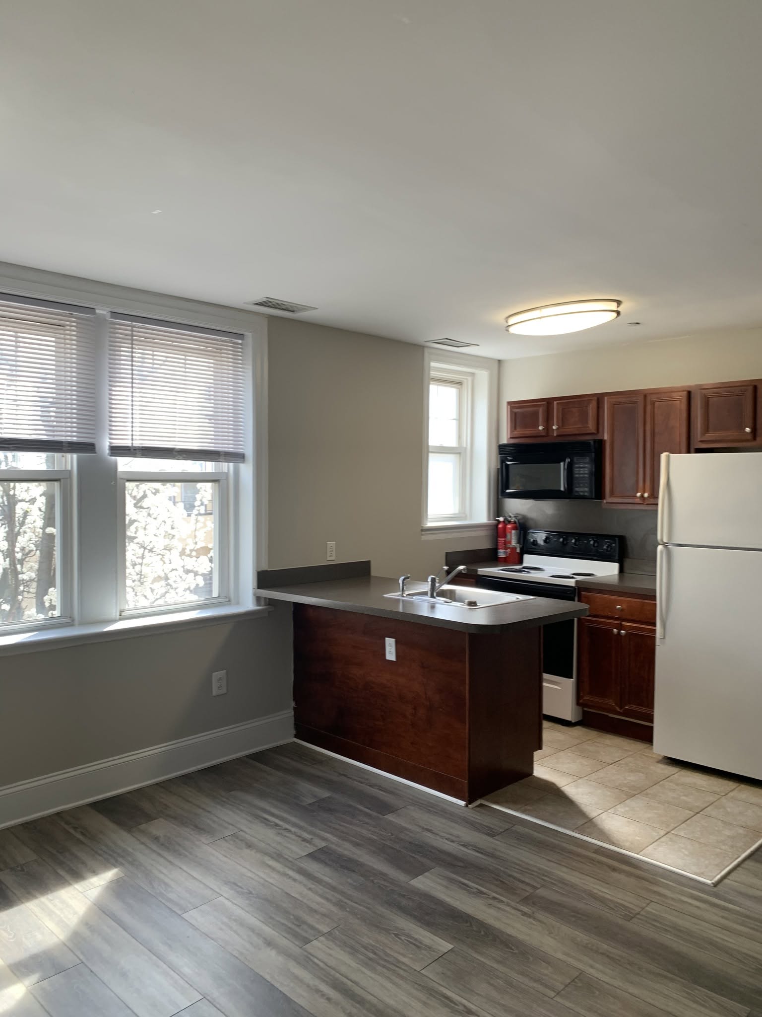 Room in shared apartment near UPenn & Drexel University
