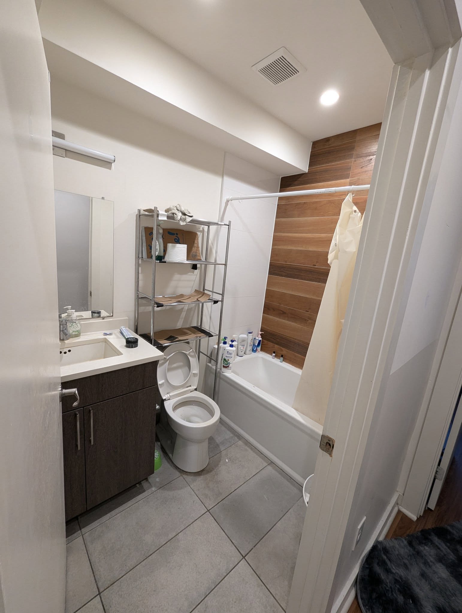 Room in shared apartment near UPenn & Drexel University